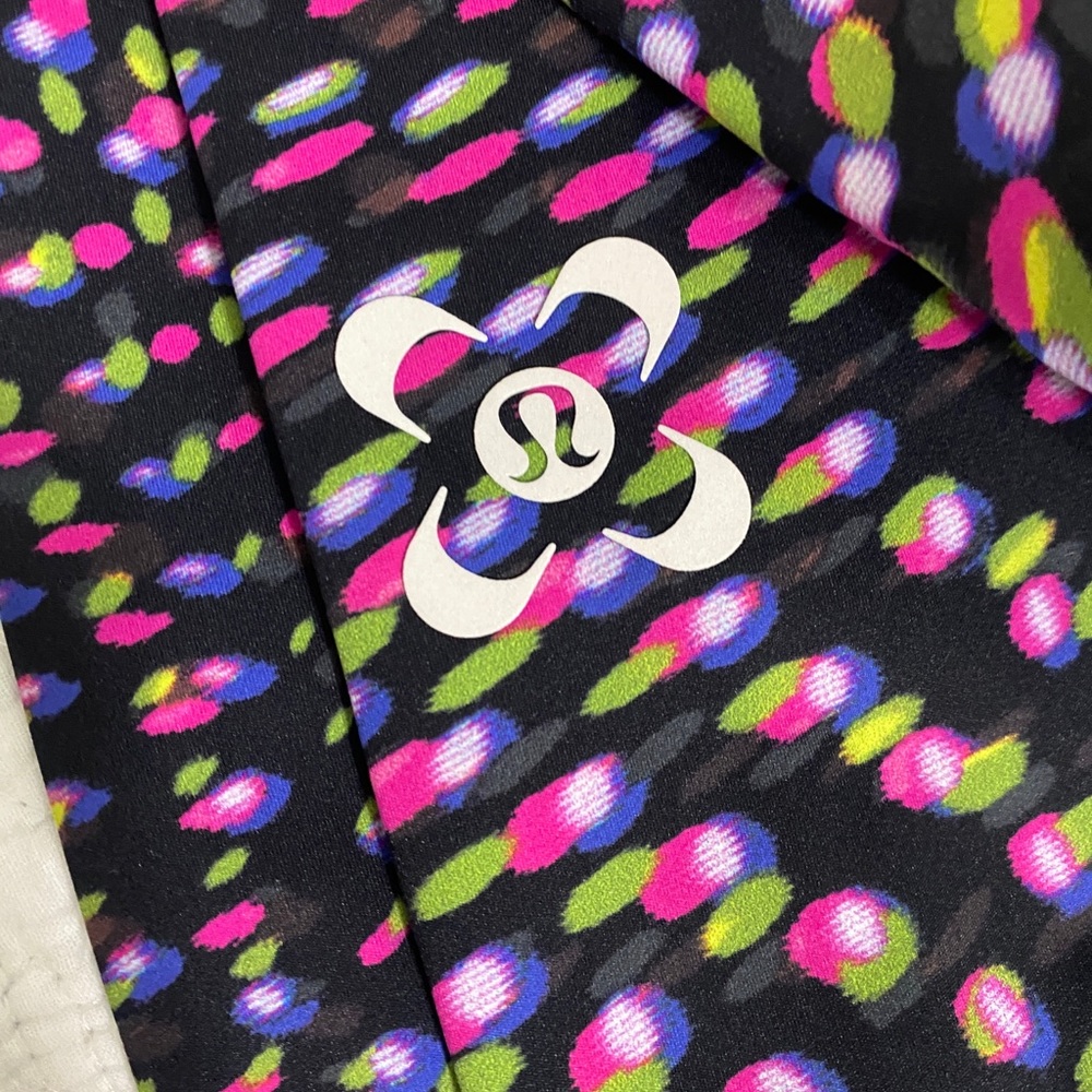 SeaWheeze Fast and Free High-Rise Tight 25"
To The Beat Raspberry Multi - Picture 3 of 5